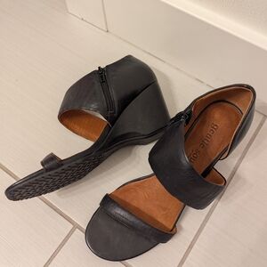 Gentle Souls Brooklyn Ridge Leather Black Wedge Sandals Strap Size 7